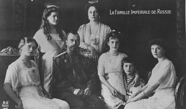 Копия портрета российского императора Николая II и его семьи. Россия, 1900.